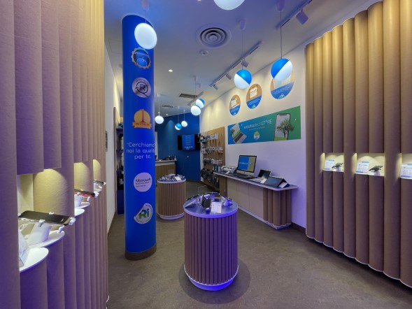 Sfoglia i prodotti in pronta consegna in negozio