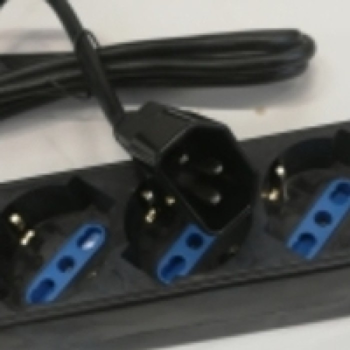 LEGRAND LG-310979 CONF. DA 5 MULTIPRESE CON 4 PRESE SCHUKO BIPASSO